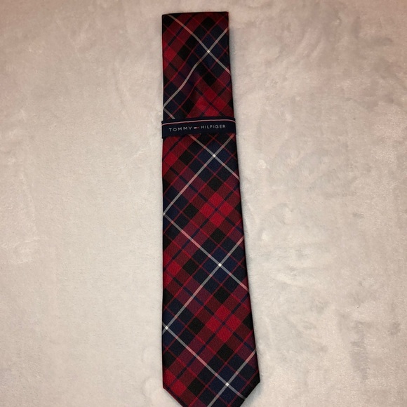 Tommy Hilfiger - Picture 1 of 4